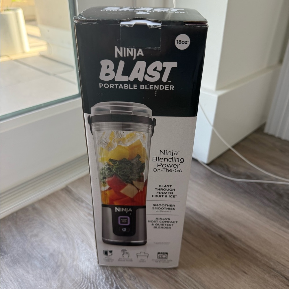 Ninja Blast Portable Blender - Clear and Black Travel Cup - Picture 5 of 10